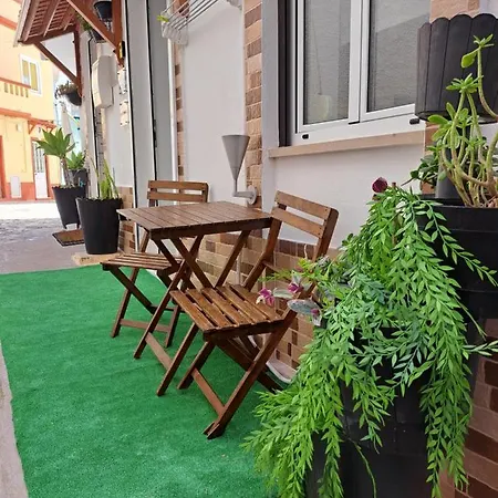 Lucas House * Nazaré